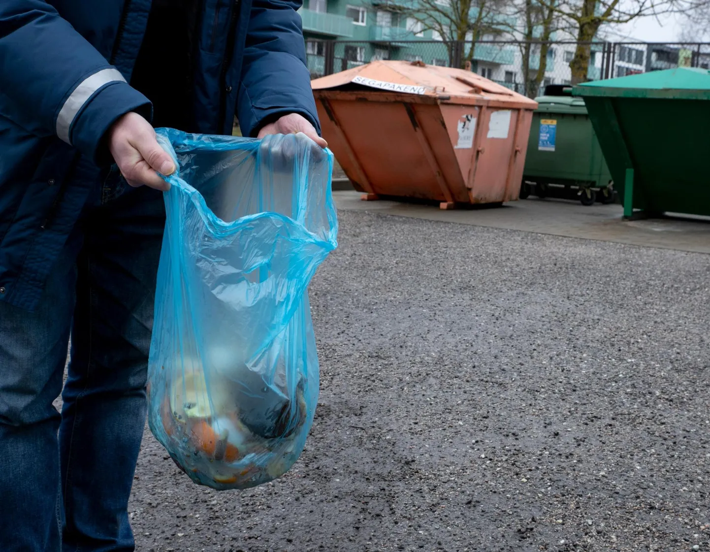 Konteineri kohalejõudmiseni on lubatud toidujäätmed panna olmeprügisse.