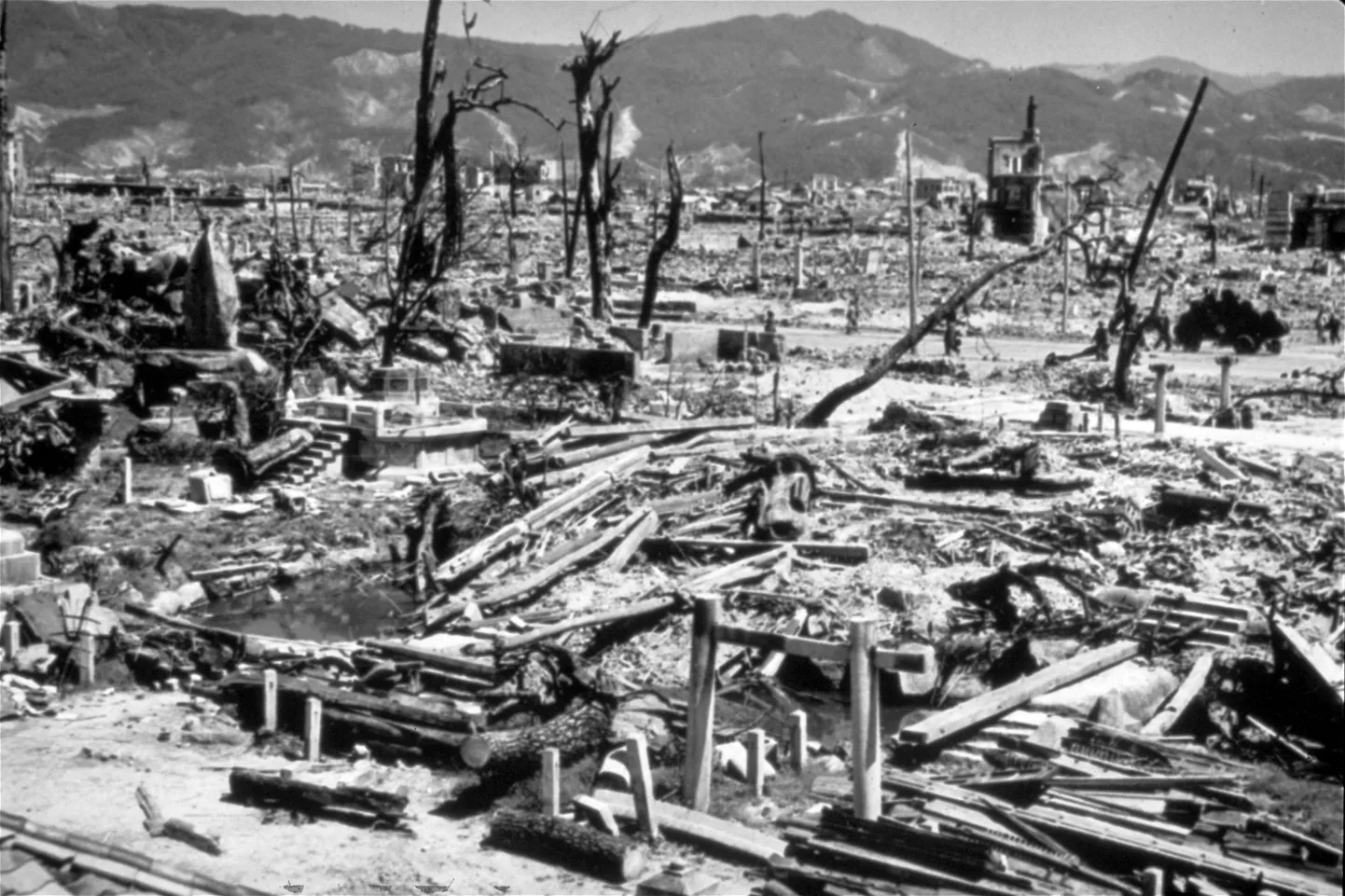 Ainus kord ajaloos, kui tuumarelva on sõjas kasutatud. 1945. aastal kasutas USA tuumarelvi kahe Jaapani linna - Hiroshima ja Nagasaki vastu. Hilisemad tuumarelvad on aga kordades võimsamad. (AP Photo, File)