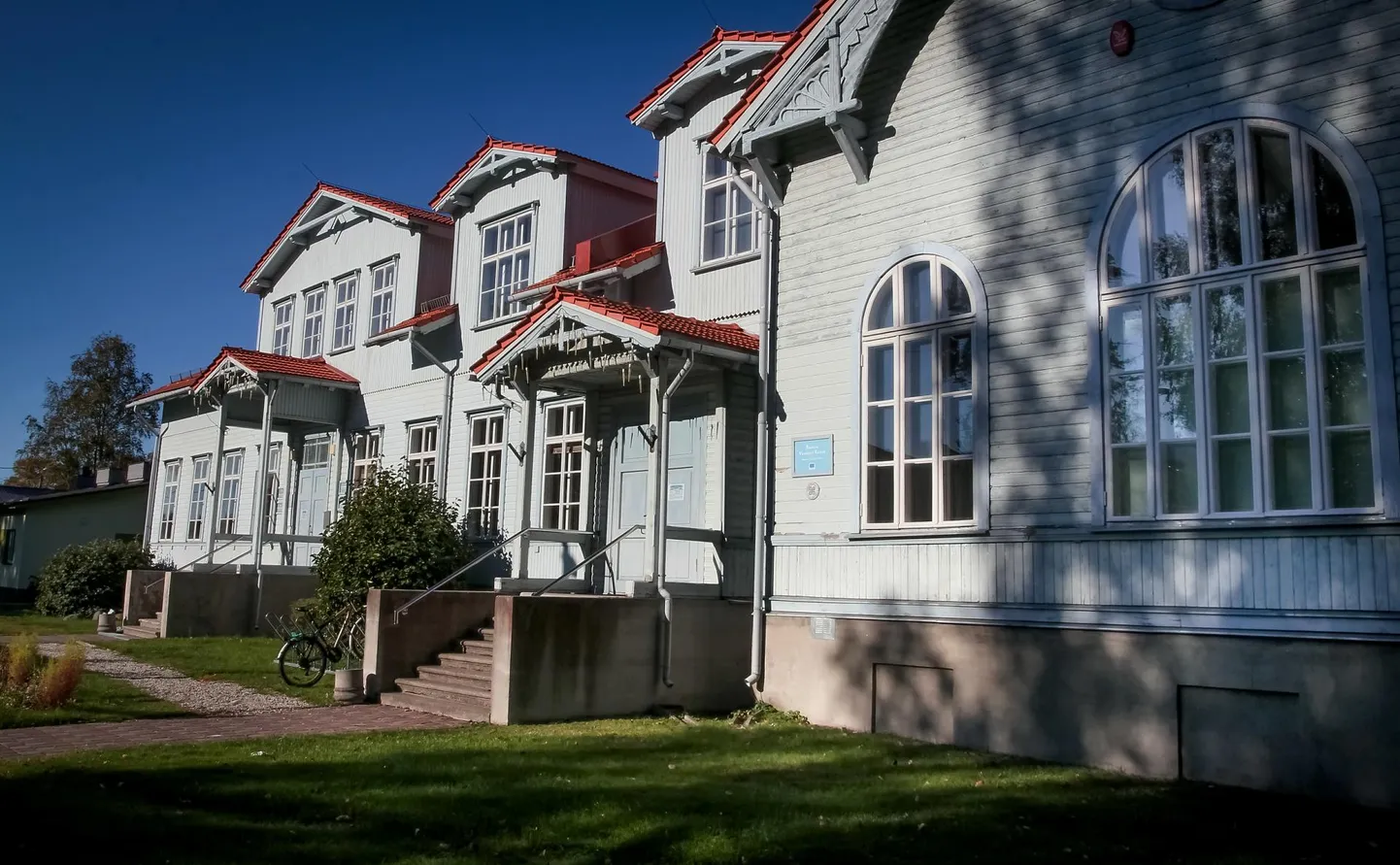 Raeküla Selts, Vanakooli keskus.