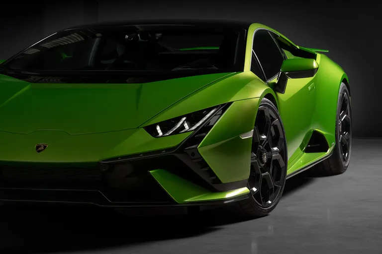 Automobili Lamborghini esitleb: Huracán Tecnica – tagaveoline, V10 jõuallikaga supersportauto ühendab disaini- ja inseritöö tippsaavutused.