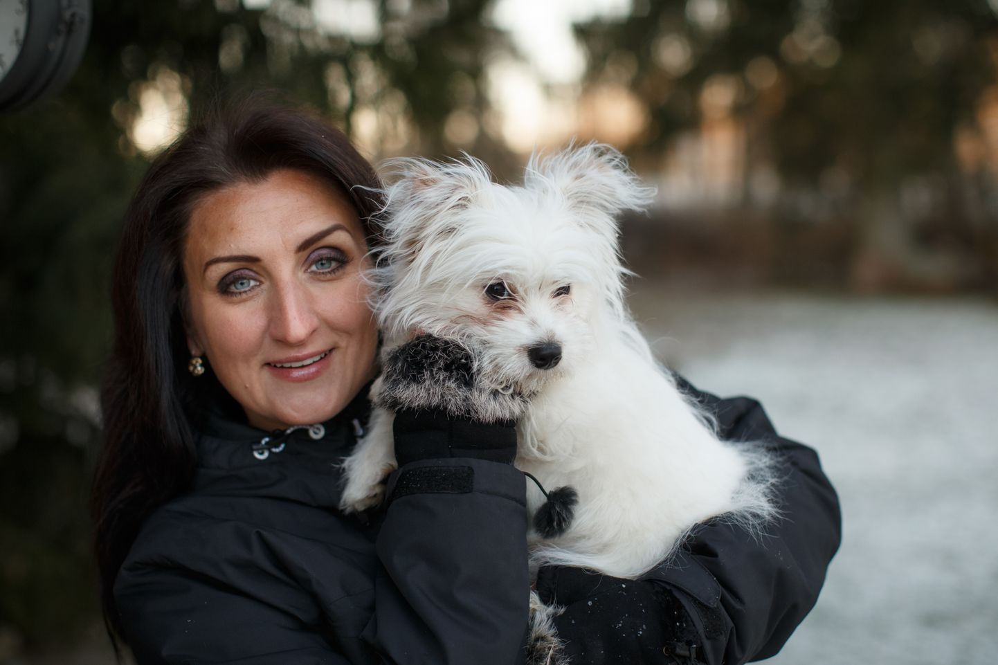 Saatejuht Carmen Pritson-Tamme ja tema koer Lucky.