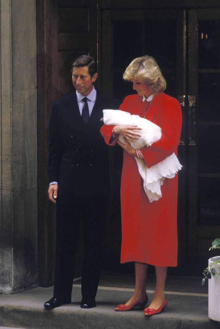 Принц Чарльз и принцесса Диана с принцем Гарри