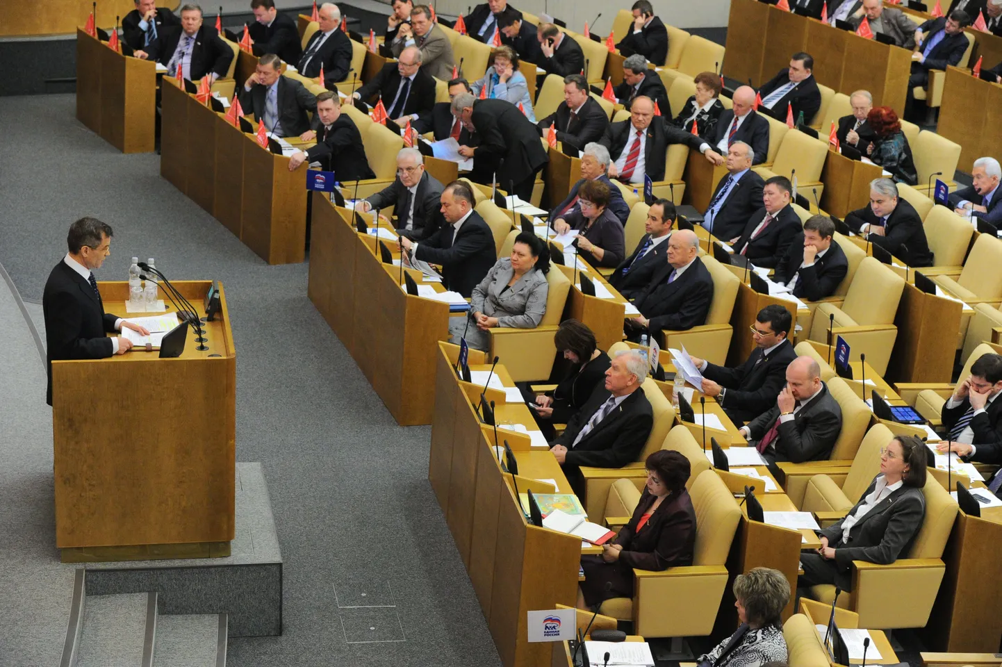 Siseminister Rašid Nurgalijev riigiduuma saadikute ees.
