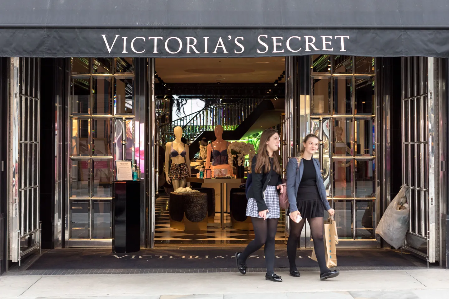 Американская компания Victoria's Secret временно прекратит работу на территории России.
