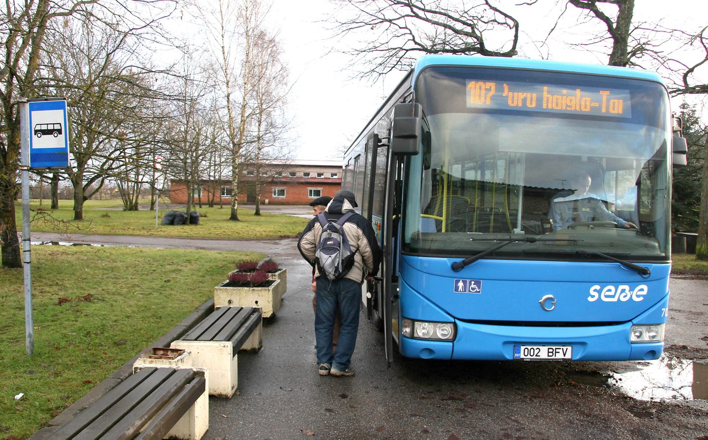 107. bussiliini alg- ja lõpp-peatus on Jõhvi bussijaamas ning enamik sõidukilomeetreid Jõhvi linnas.