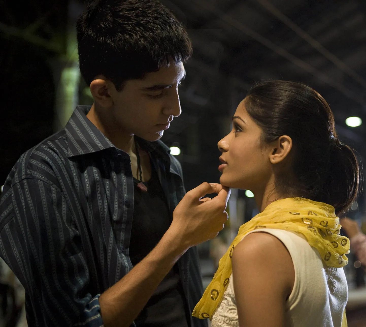 Dev Patel ja Freida Pinto