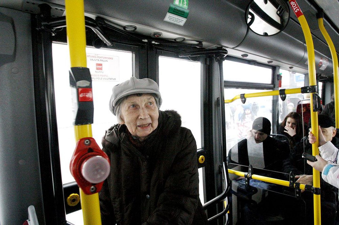 Sage bussisõitja Agnes Maaser rääkis, et on stoppnupu kasutamise kohta kuulnud küll, aga pole selle tarvilikkuses kindel, sest buss peatub ju niikuinii.
