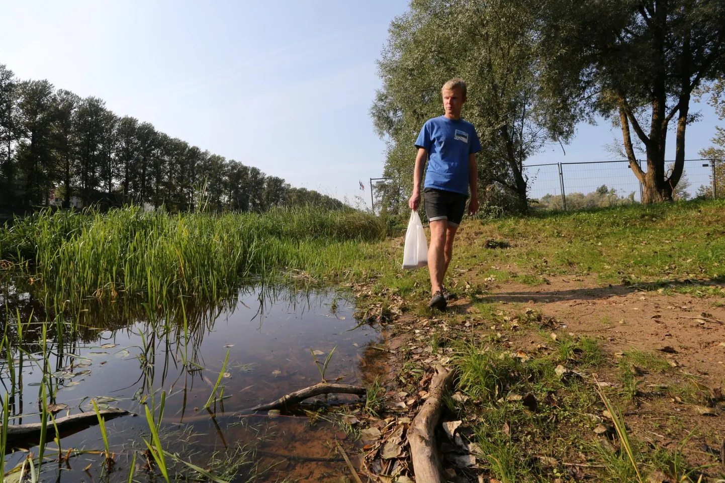 Ahto Tali ütleb, et lihttöö ei ole sugugi kerge nagu arvatakse. Ta on Tartus oma viie kilomeetri pikkuselt teekonnalt prügi korjanud enam kui aasta ning ta koristamisretked on andnud talle maailma kohta väga mitmekesist uut teadmist, sageli kurba.