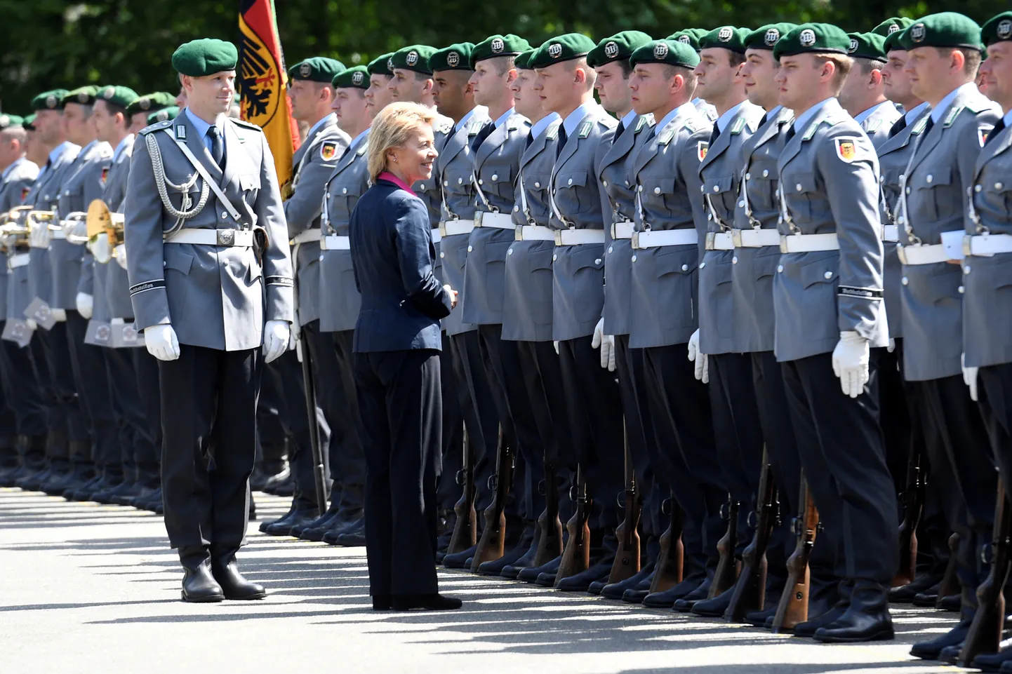 Euroopa Komisjoni president Ursula von der Leyen külastamas toonase Saksa kaitseministrina Bundeswehri tankipataljoni Lohheides 17. mail 2018.