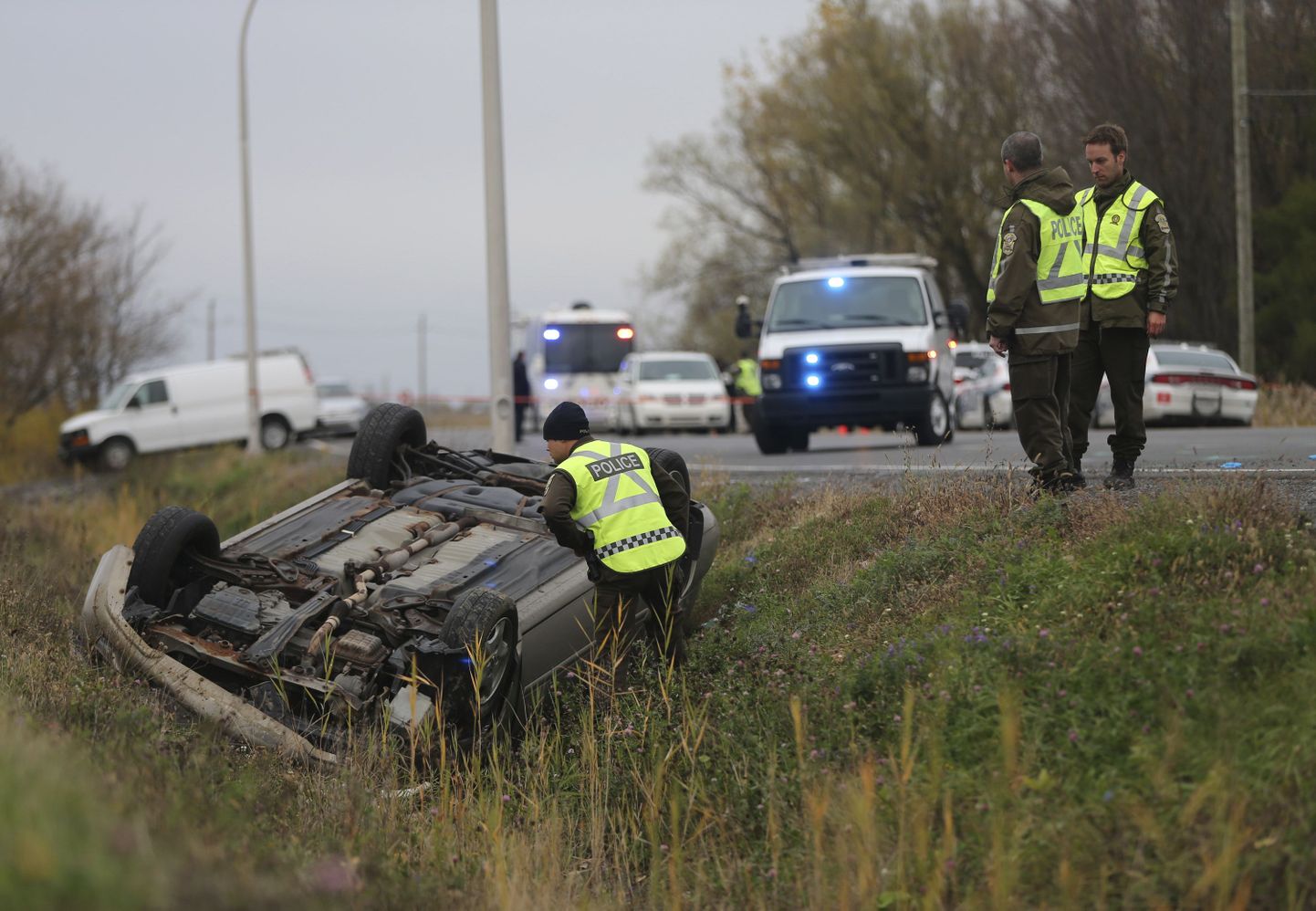 Kanada võimud autoõnnetuse toimumispaigas Saint-Jean-sur-Richelieu's.