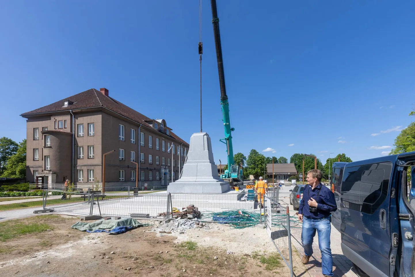 Vabadussõjas langenute mälestussamba alus on paika saanud.