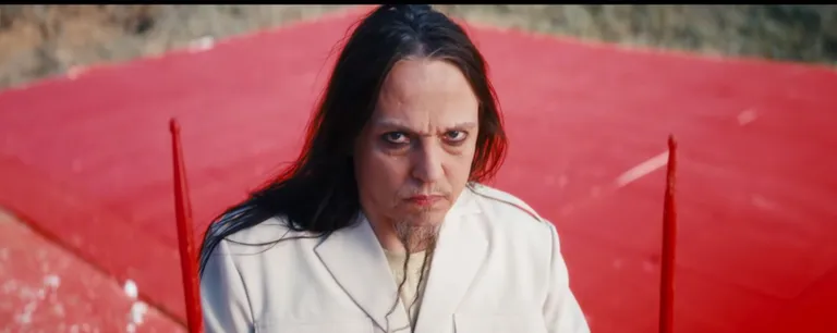 Петер Тэгтгрен в клипе проекта LINDEMANN