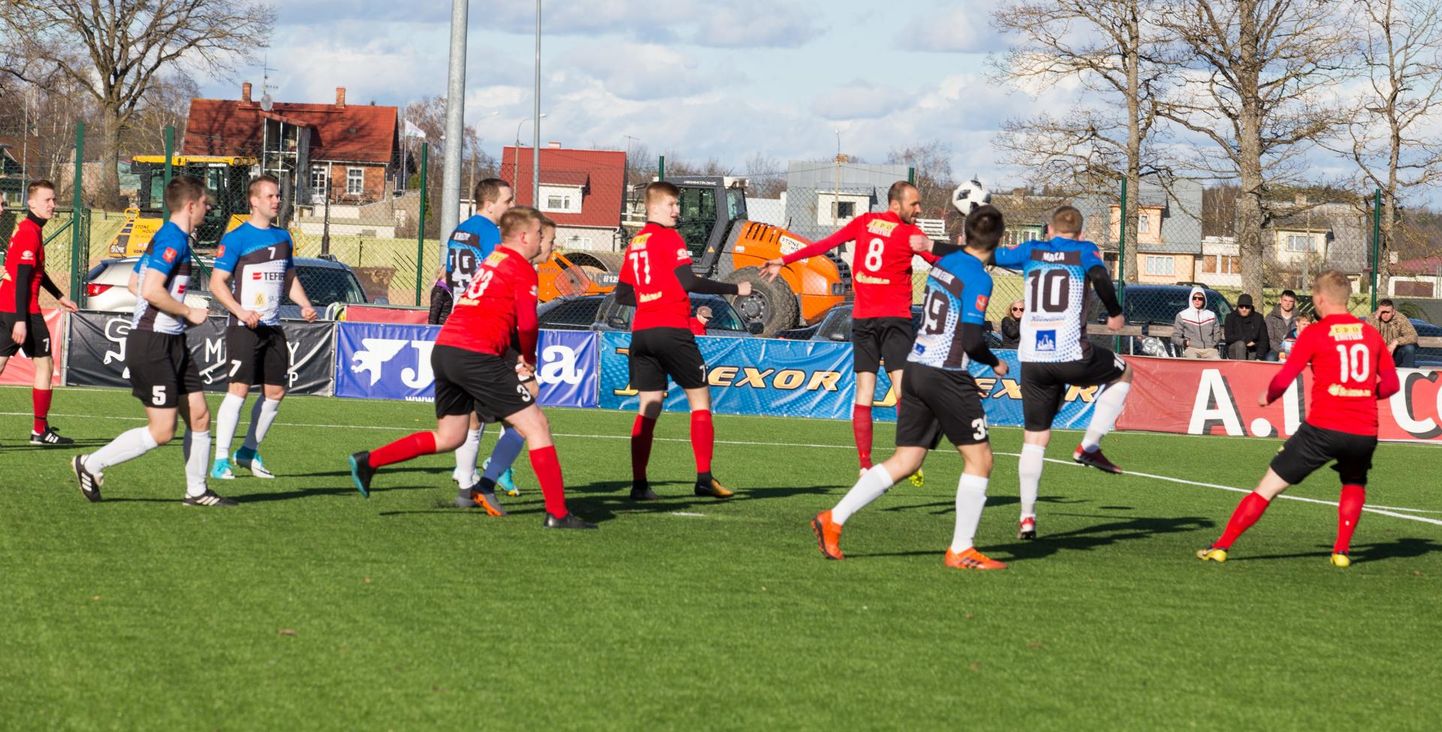 Selle aasta kevadel läksid kolmandas liigas neljanda vooru mängus vastamisi FC Tarvastu ja Põhja-Sakala jalgpallimeeskond. Mängu võitis 4:2 FC Tarvastu.
