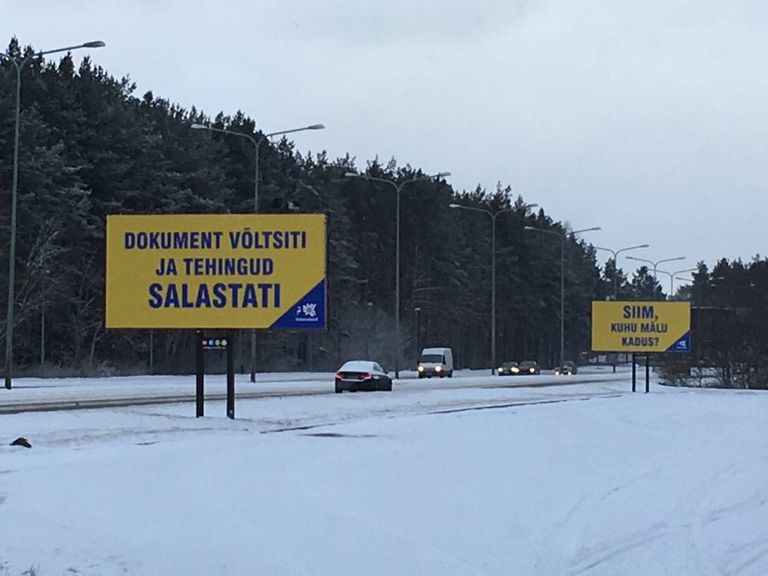 Три билборда, установленные Свободной партией на окраине Таллинна.