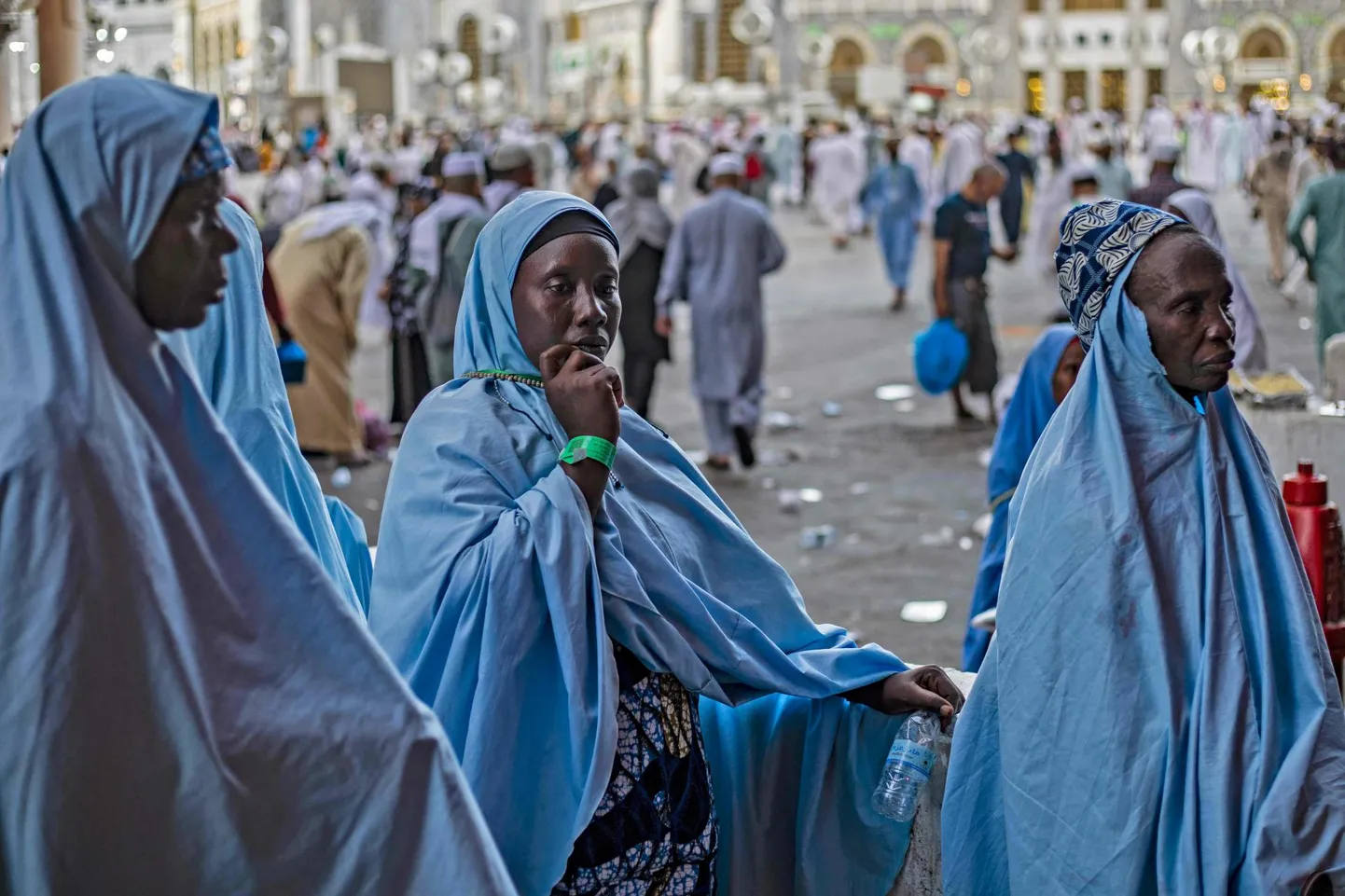 Moslemi palverändurid kogunevad Mekas Suure mošee juurde, mis ümbritseb islami tähtsaimat Kaaba pühamut.