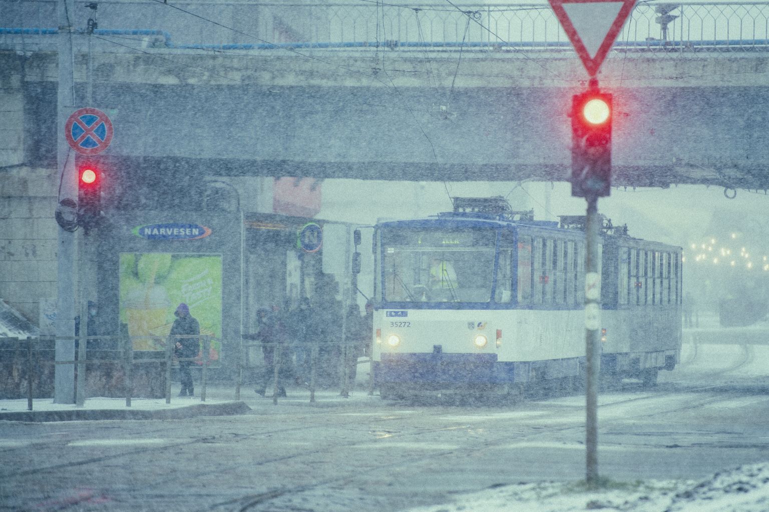 Spēcīgs sniegputenis Rīgā