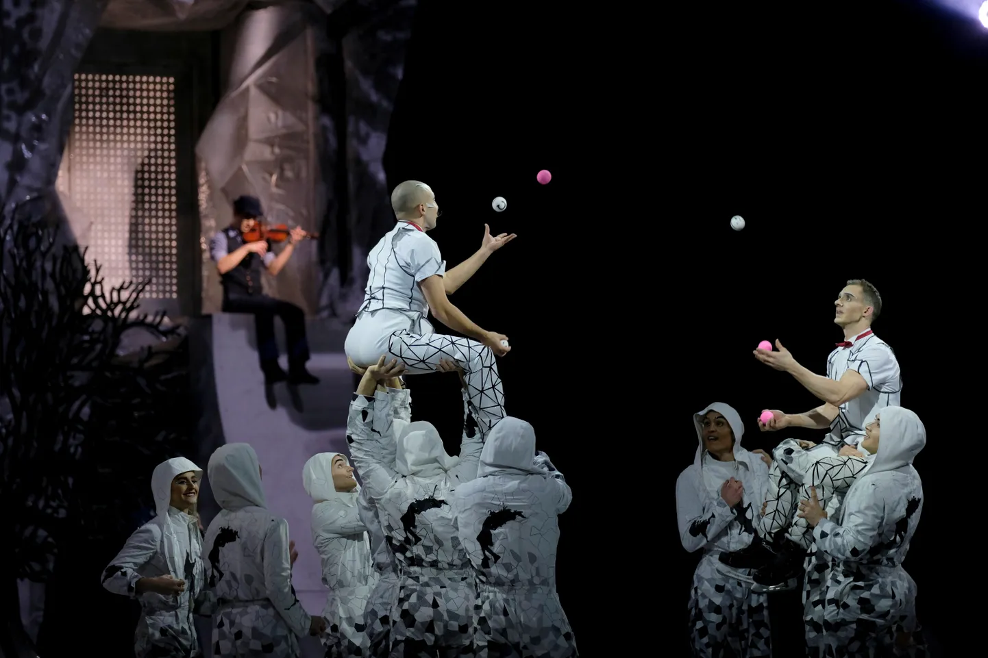 Cirque du Soleil.