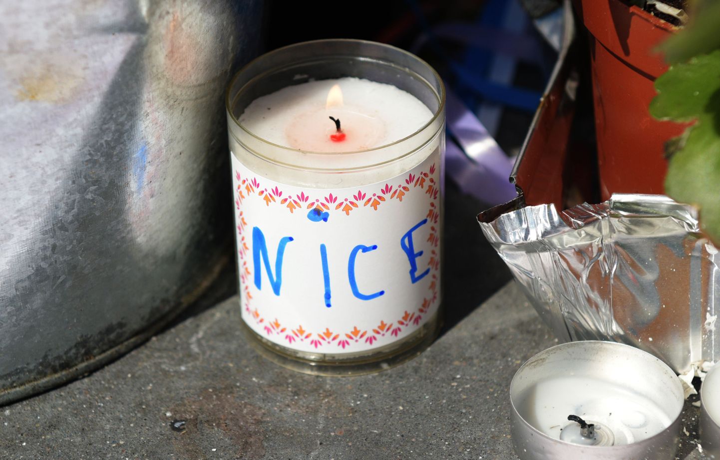 Дань памяти погибшим во время теракта в Ницце. Иллюстративное фото.