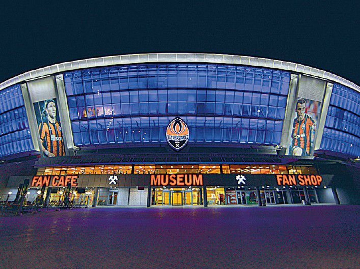 Стадион «Донбасс-Арена» в Донецке.