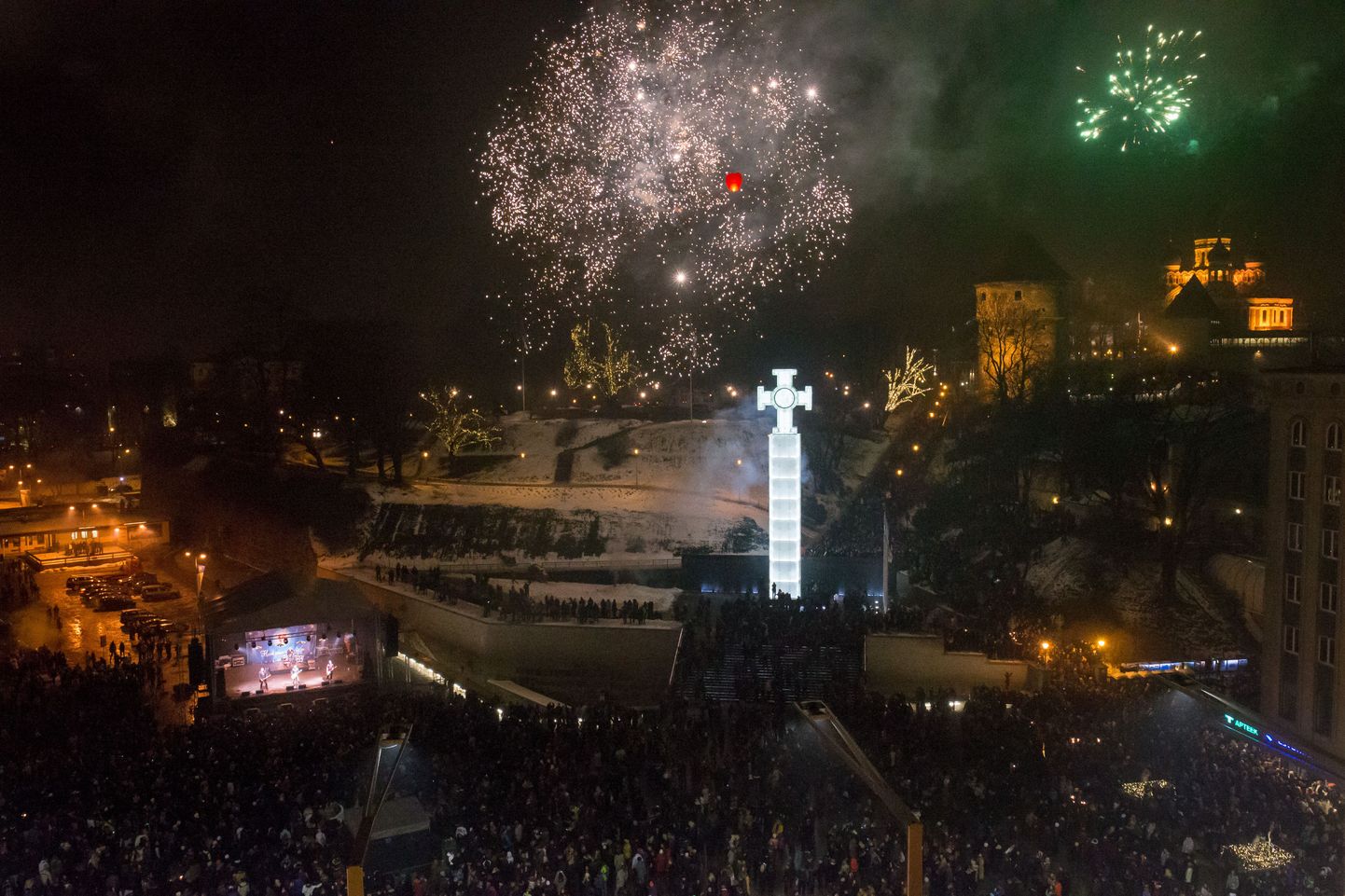 Новогодний салют на площади Вабадузе.