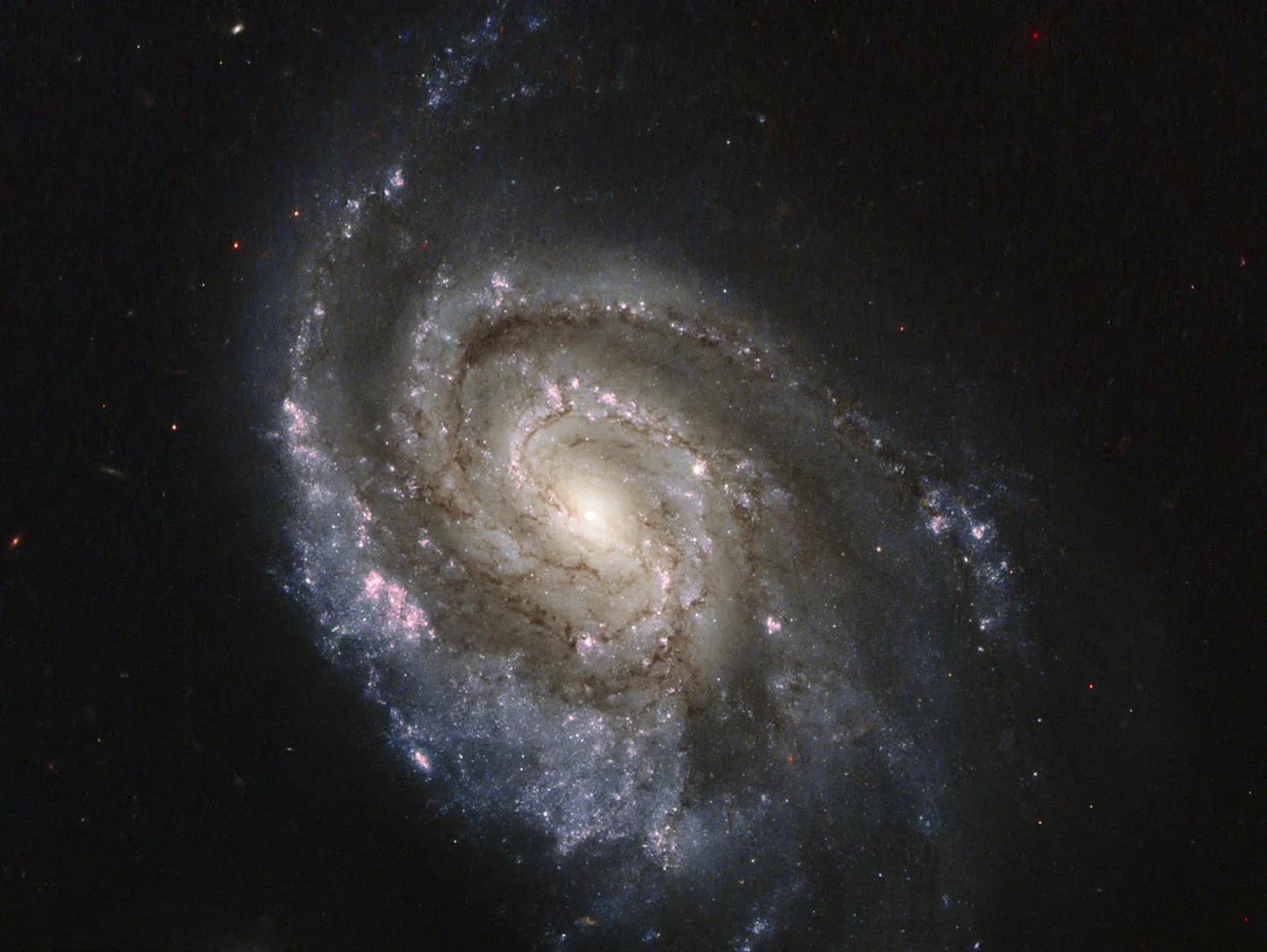 Spiraalgalaktika NGC 6984. Supernoova on nähtav heleda täpina, kui vaadata galaktika keskpunktist natukene paremale ja üles.