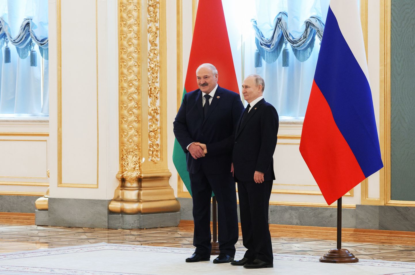 Aleksandrs Lukašenko un Vladimirs Putins spriež par taktisko kodolieroču izvietošanu Baltkrievijas teritorijā