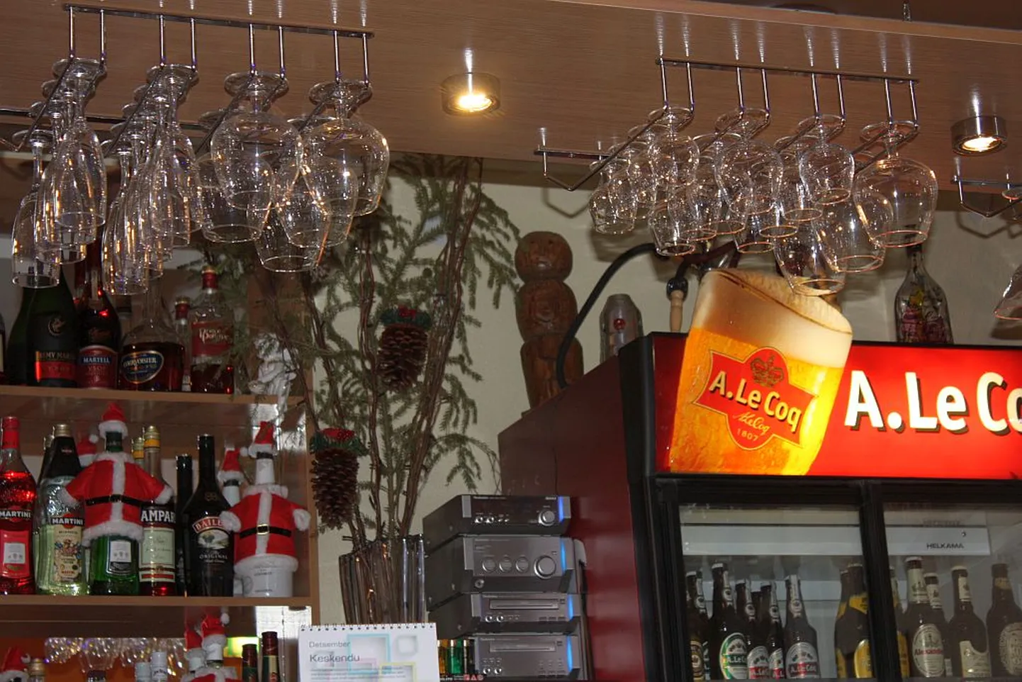 Baarides tuleb endiselt alkoholi müük südaööst lõpetada.