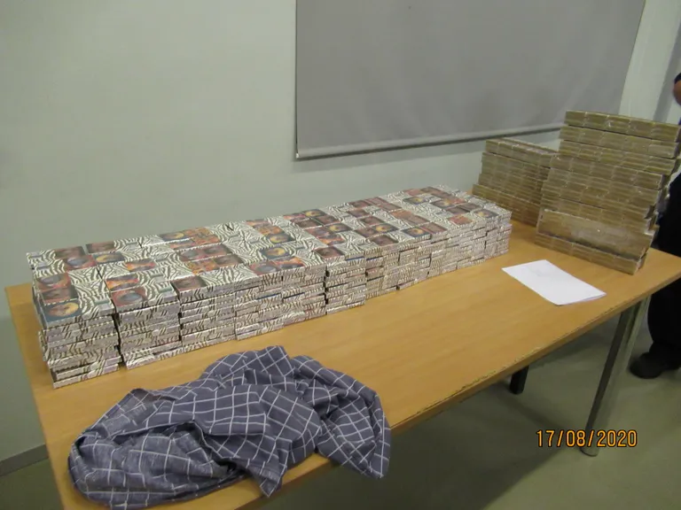 Veokist leiti ligi 30 000 salasigaretti.