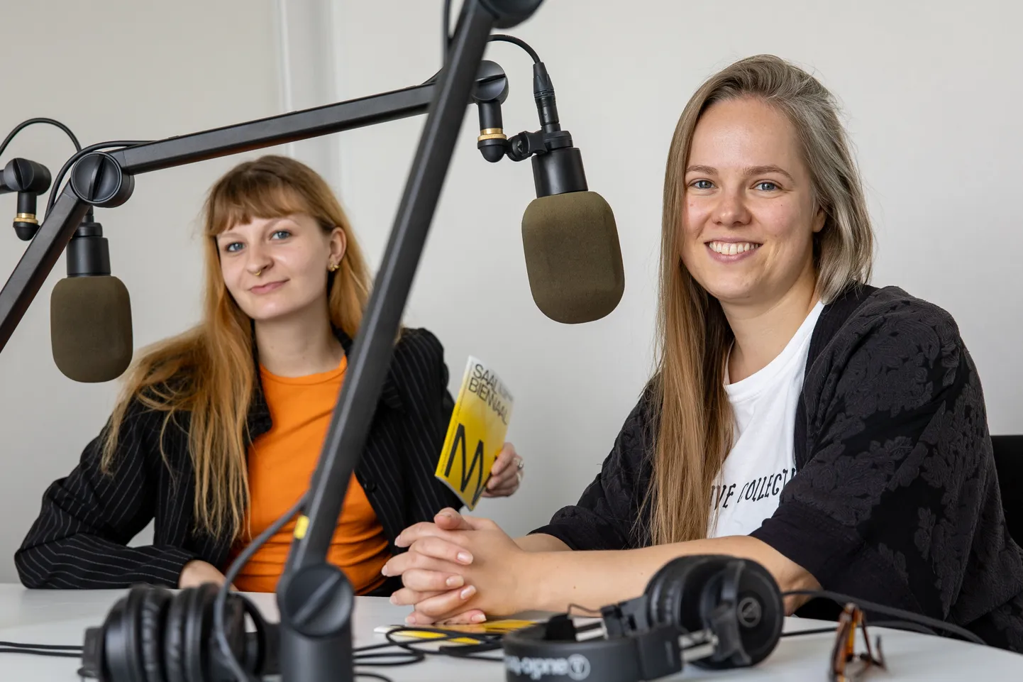 SAAL Biennaali kuraatorid Heneliis Notton (vasakul) ja Kaie Küünal.