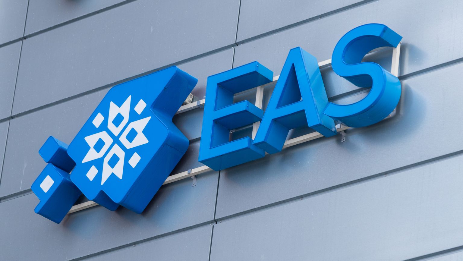 EASi logo.