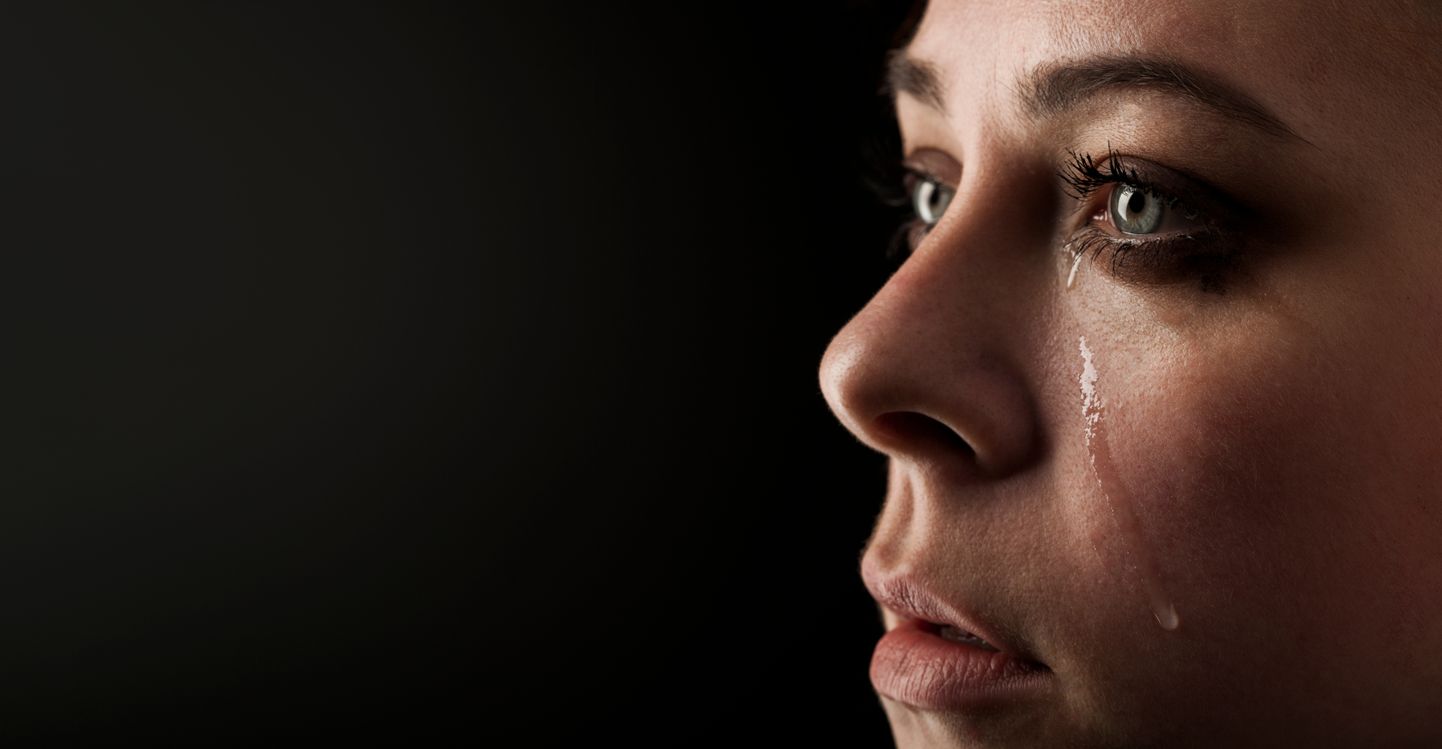 Женщина плачет. Иллюстративное фото