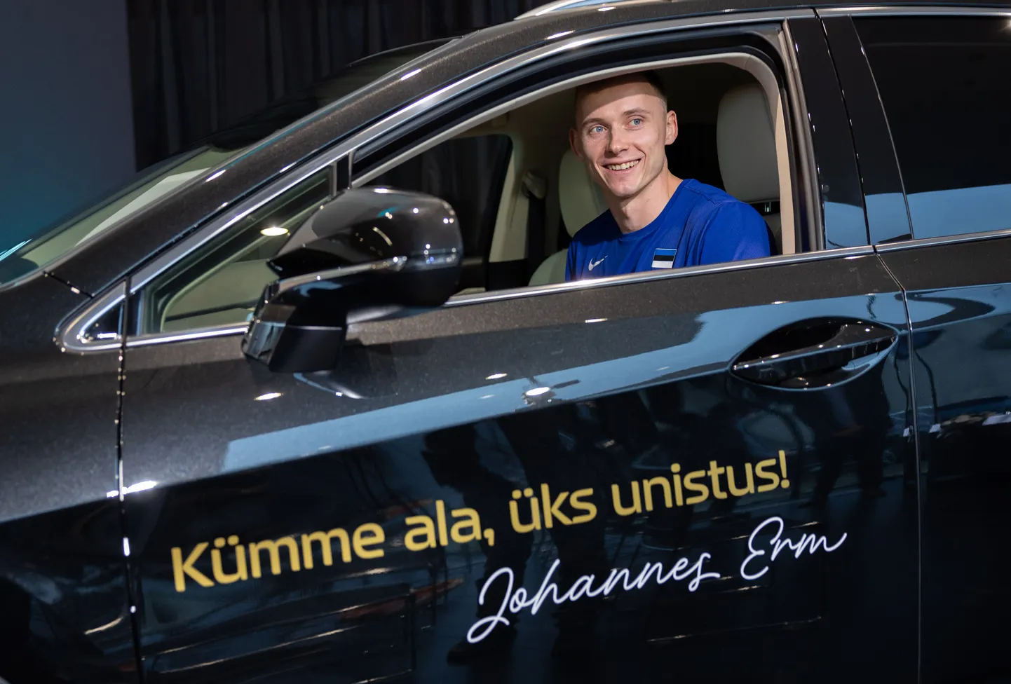 Johannes Ermi tiimil on ka oma loosung – kümme ala, üks unistus! Mis see unistus täpselt on, sellele vihjab talle üle antud Lexuse uksel oleva loosungi värv.