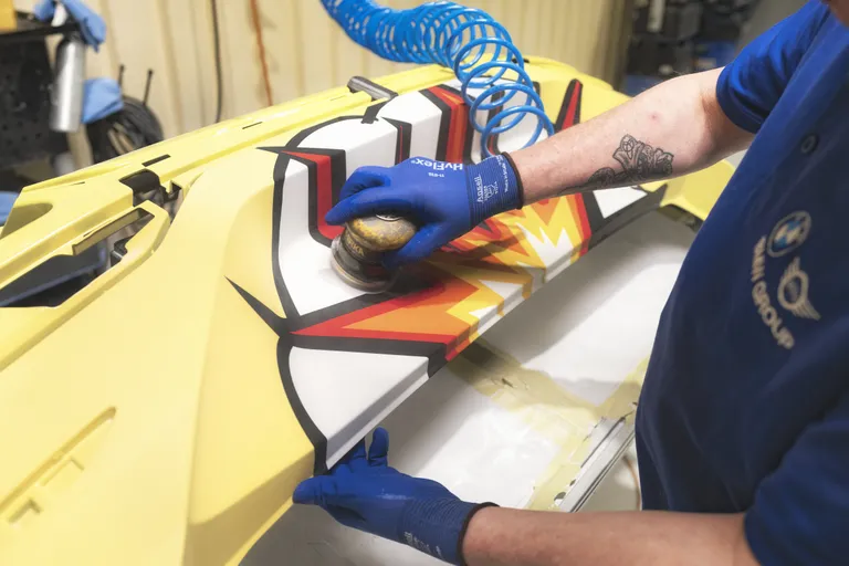 Jeff Koonsi BMW art car.