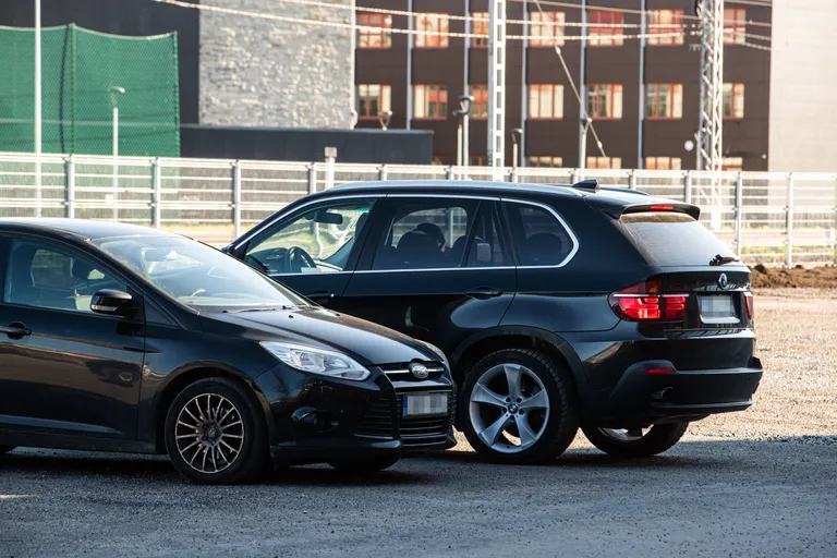 Nublu BMW X5 roolis.
