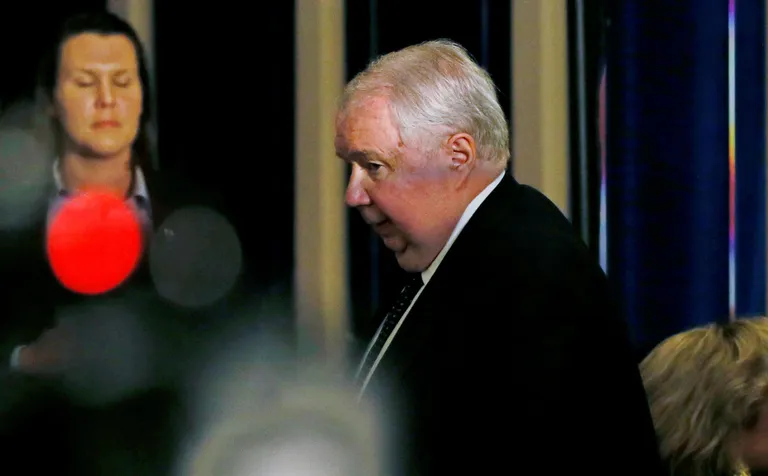 Vene suursaadik Sergei Kisljak mullu aprillis sisenemas ühte Washingtoni hotelli Trumpi kampaaniaüritusele. Foto: REUTERS/Jim Bourg/Scanpix