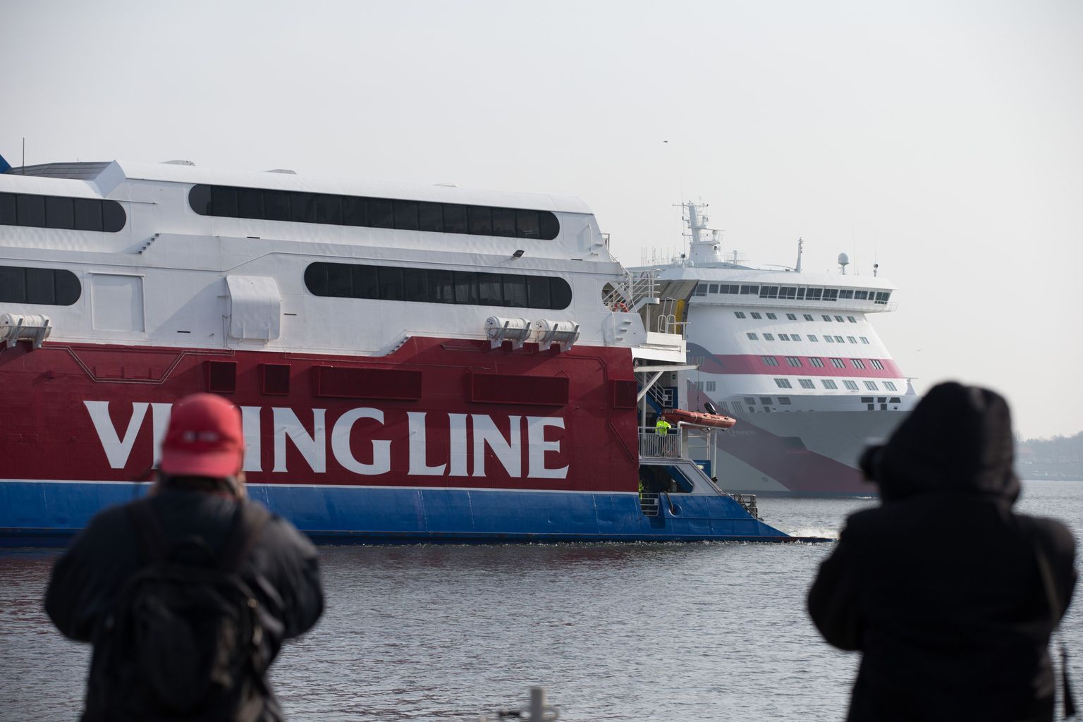 Akadeemik Tarmo Soomere hinnangul peaks Viking Line uus alus Tallinna lahes aeglasemalt sõitma.