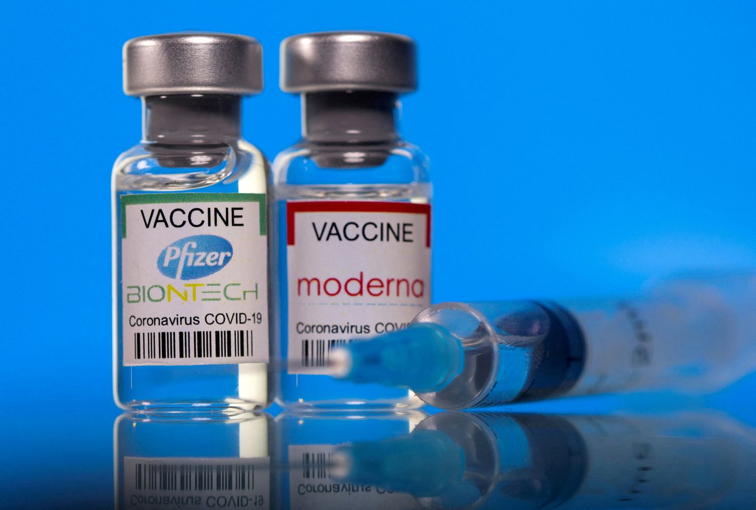 Pfizer-BioNTech ja Moderna COVID-19 vaktsiinid.  REUTERS/Dado Ruvic