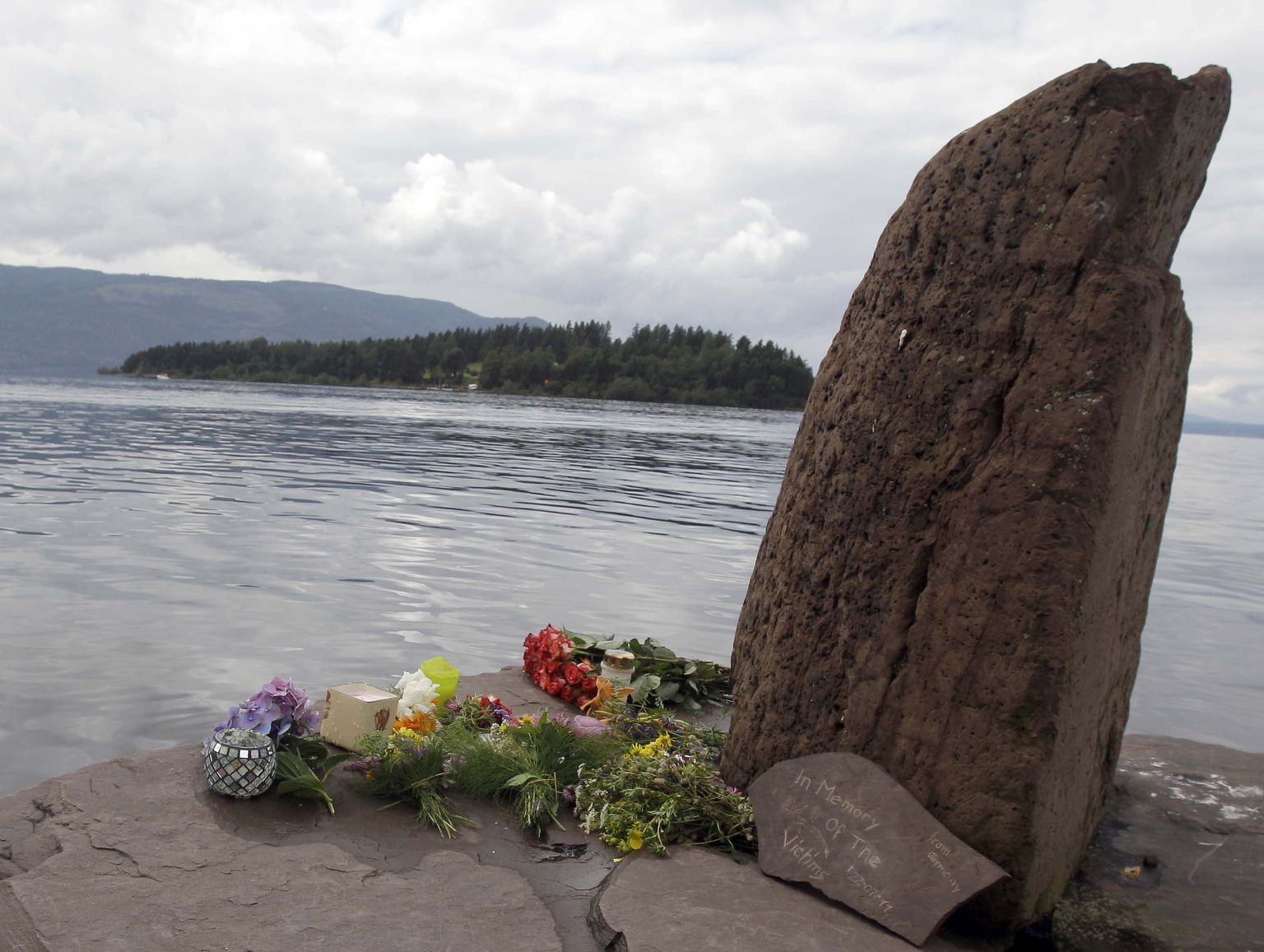 Utøya terrorirünnaku ohvrite mälestamine 2011. aasta suvel