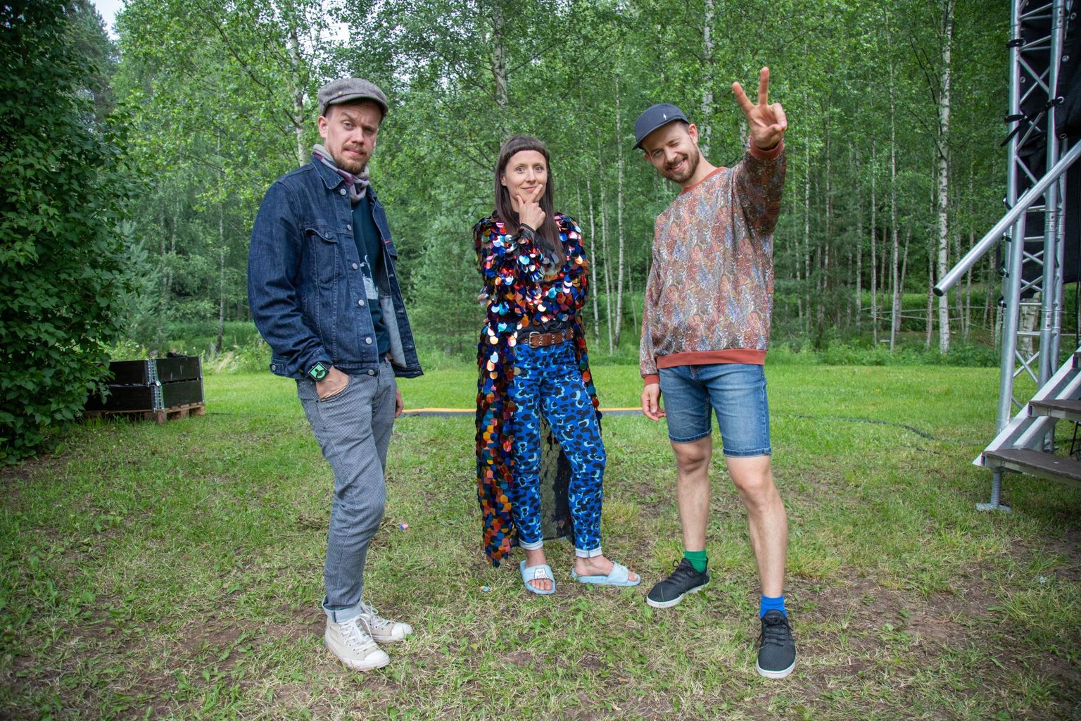 Trad.Attack! lahkus reedeselt lõikuspeolt kolme Etnokulbiga: aasta lugu, parim muusik ja aasta artist. Pildil Sandra ja Jalmar Vabarna ning Tõnu Tubli juulis Trad.Fest!-i muusikafestivalil.