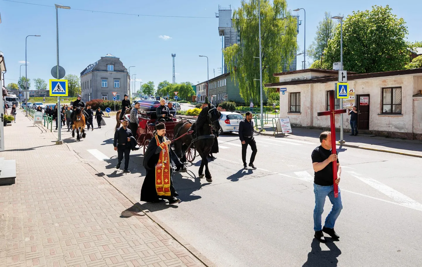 Mustlasparuni viimne teekond kulges läbi Valga linna Lätis asuvale Cimze kalmistule.