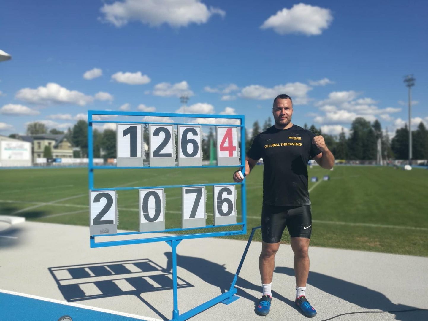Viljandi kergejõustikuseltsi Sakala esindav Kristo Galeta purustas suvistel karikavõistlustel Pärnus tulemusega 20.76 nelikümmend aastat püsinud Eesti kuulitõukerekordi.