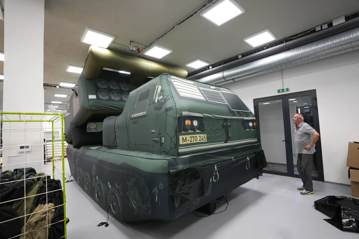 Tšehhi ettevõtte Inflatechi valmistatud raketitsüsteemi HIMARS täispuhutud koopia.