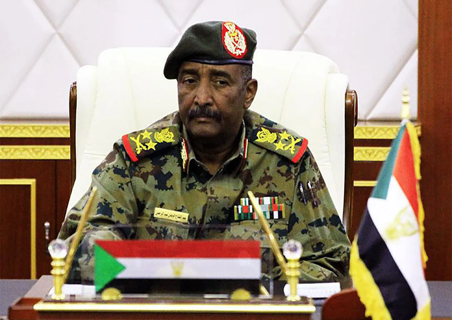 Sudaani sõjaväenõukogu juht kindral Abdel Fattah al-Burhan 16. aprillil pealinnas Hartumis nõukogu istungil.