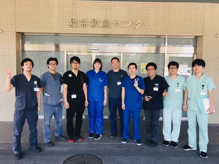 Mu tiim: Ochiai, Kawano, Hoshino, mina, Hirano, Nagashima, Yoshida, kaks tudengit, Maruyamat ei ole