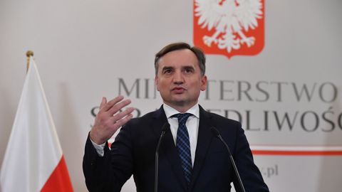 Polija pieprasa bijušajam tieslietu ministram izdot Eiropas apcietināšanas orderi