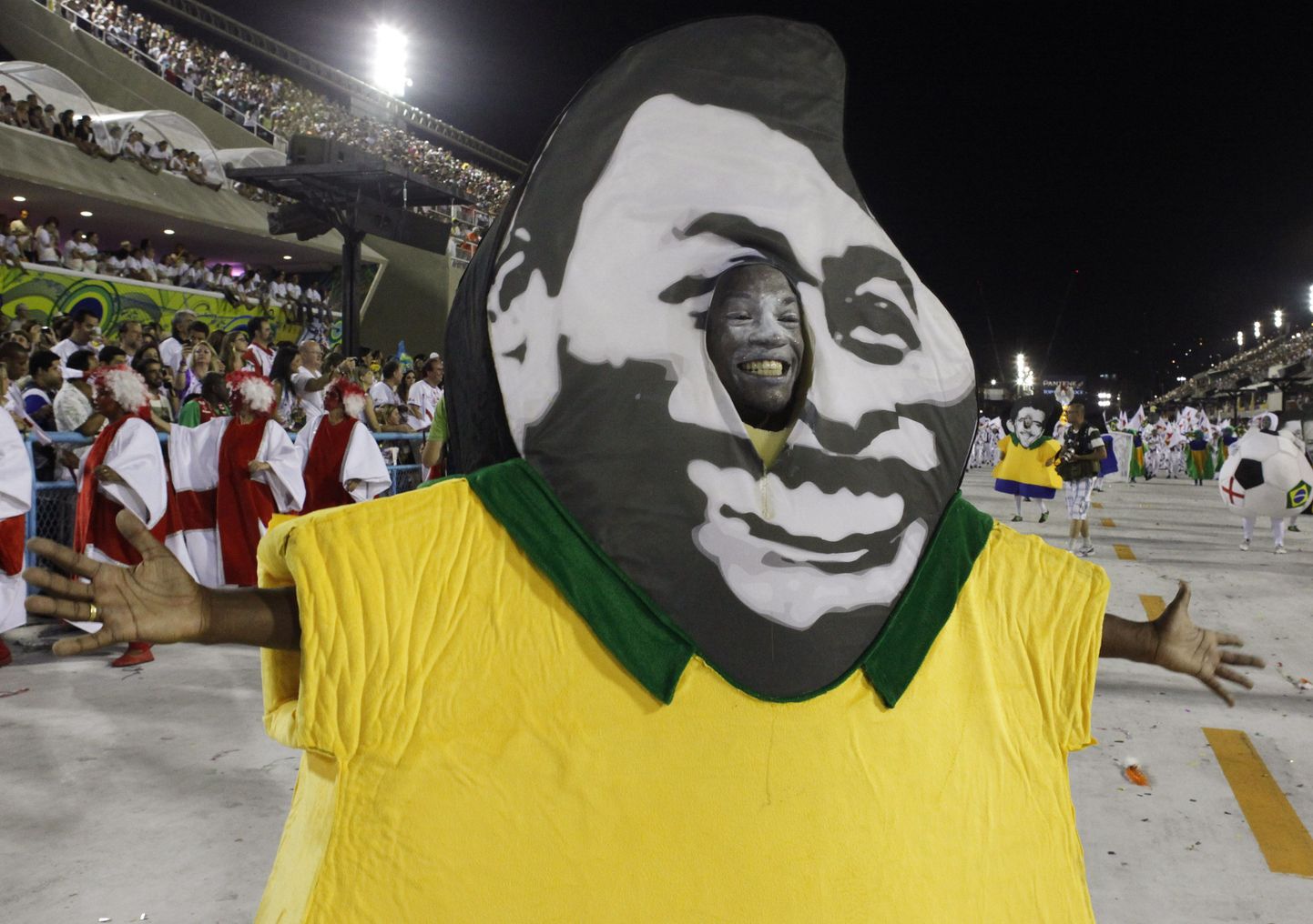Esineja Rio karnevalil Pele kostüümis.