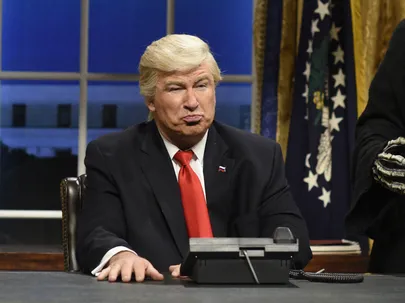 Alec Baldwin kehastamas Donald Trumpi.