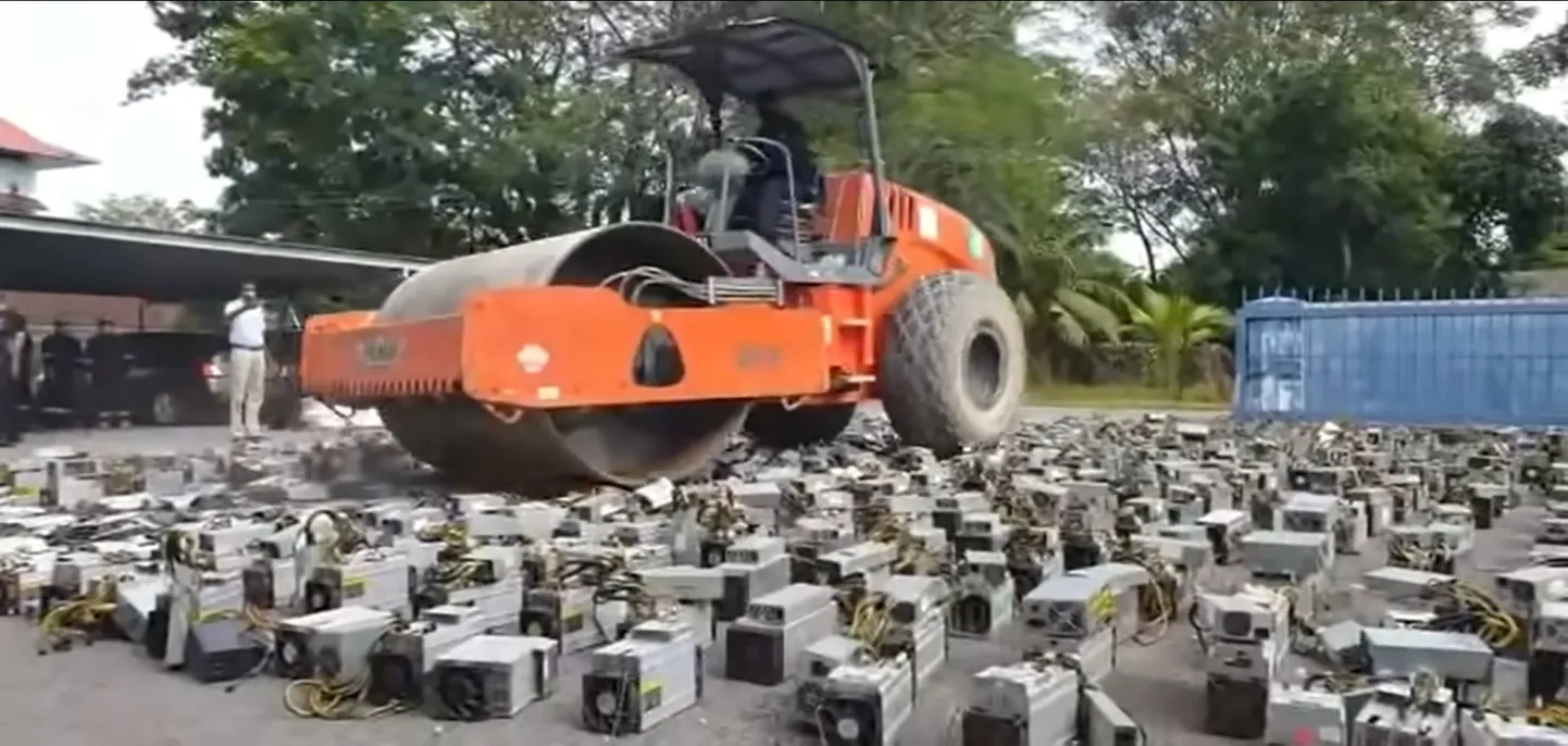 Malaisia politsei lasi hävitada üle tuhande krüptoraha kaevandamiseks kasutatud seadme