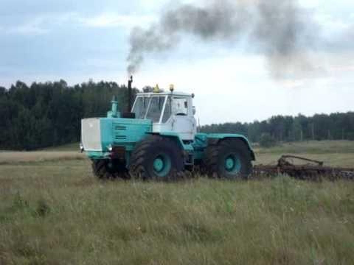 Lääneranna valla elanikeks registreerujate vahel loositakse välja traktor T-150.