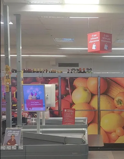 Selline näeb e-poe väljastuspunkt välja Paide Rimi kaupluses.